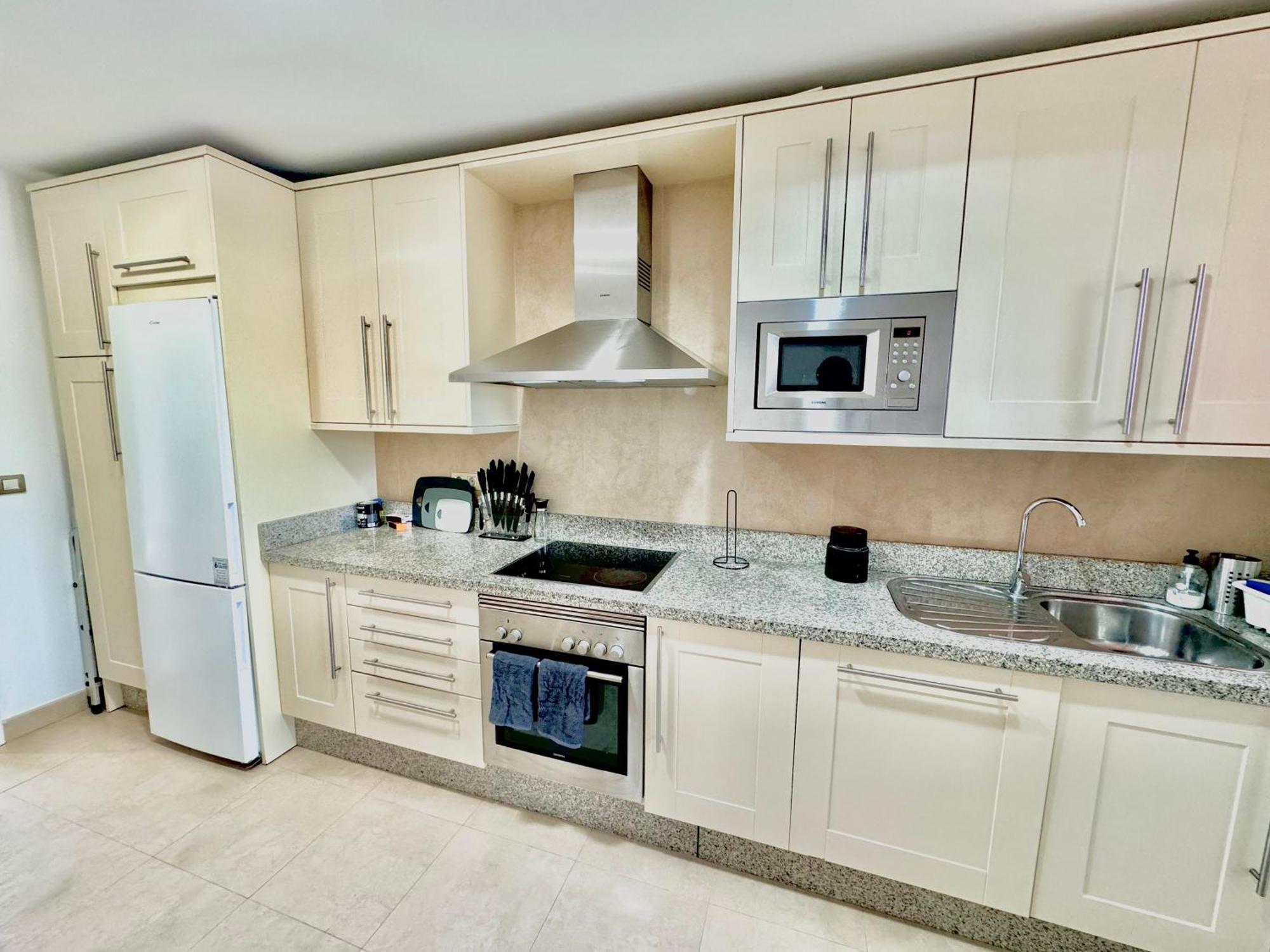 Piso De Lujo Totalmente Equipado A Estrenar Para 6 Estepona Buitenkant foto