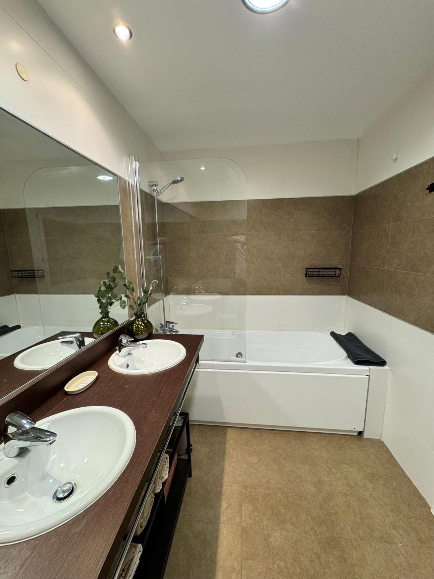 Piso De Lujo Totalmente Equipado A Estrenar Para 6 Estepona Buitenkant foto